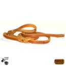 Eine hellbraune Modler Retrieverleine / Schlupfleine / Agilityleine aus geflochtenem Fettleder mit Messingringen und integriertem Halsband mit Zugstopp. Detailaufnahme der verwendeten Schrauben