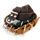 Fettlederhalsbänder in verschiedenen Farben und Breiten als Maßanfertigung. Mit Messingschnalle oder Schnalle aus Edelstahl. Das Fettleder ist braun, hellbraun und schwarz.