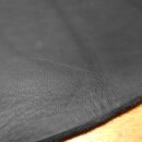 ein großer Lederrest aus Fettleder in hellbraun