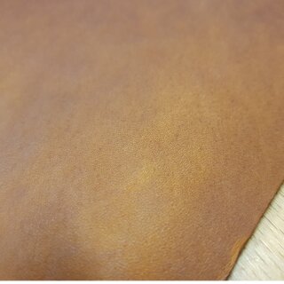 Lederzuschnitte aus Fettleder in dunkelbraun, hellbraun und schwarz