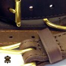 Detailaufnahme der Beschläge und Nähte